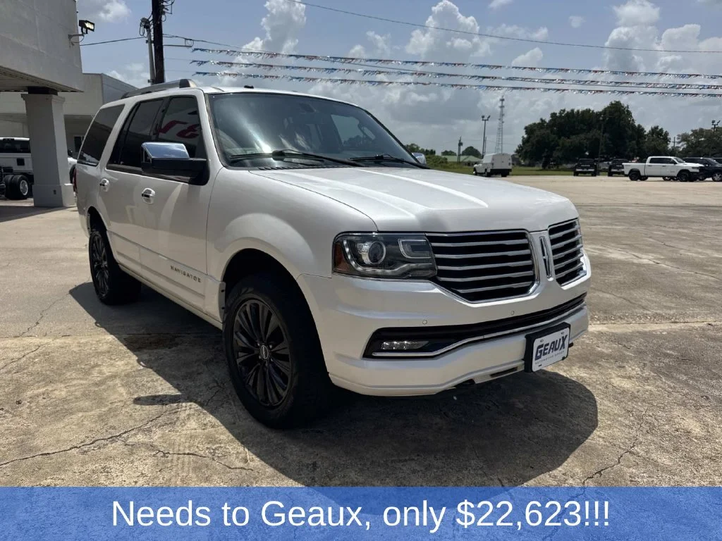 Used 2017 White Lincoln Select image 2