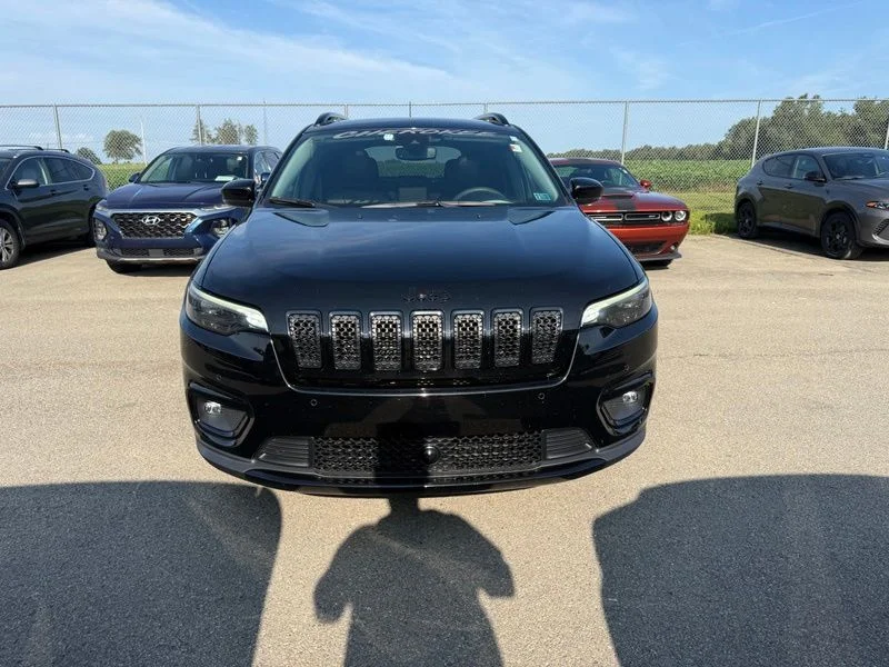 Used 2023 Black Jeep Altitude image 10