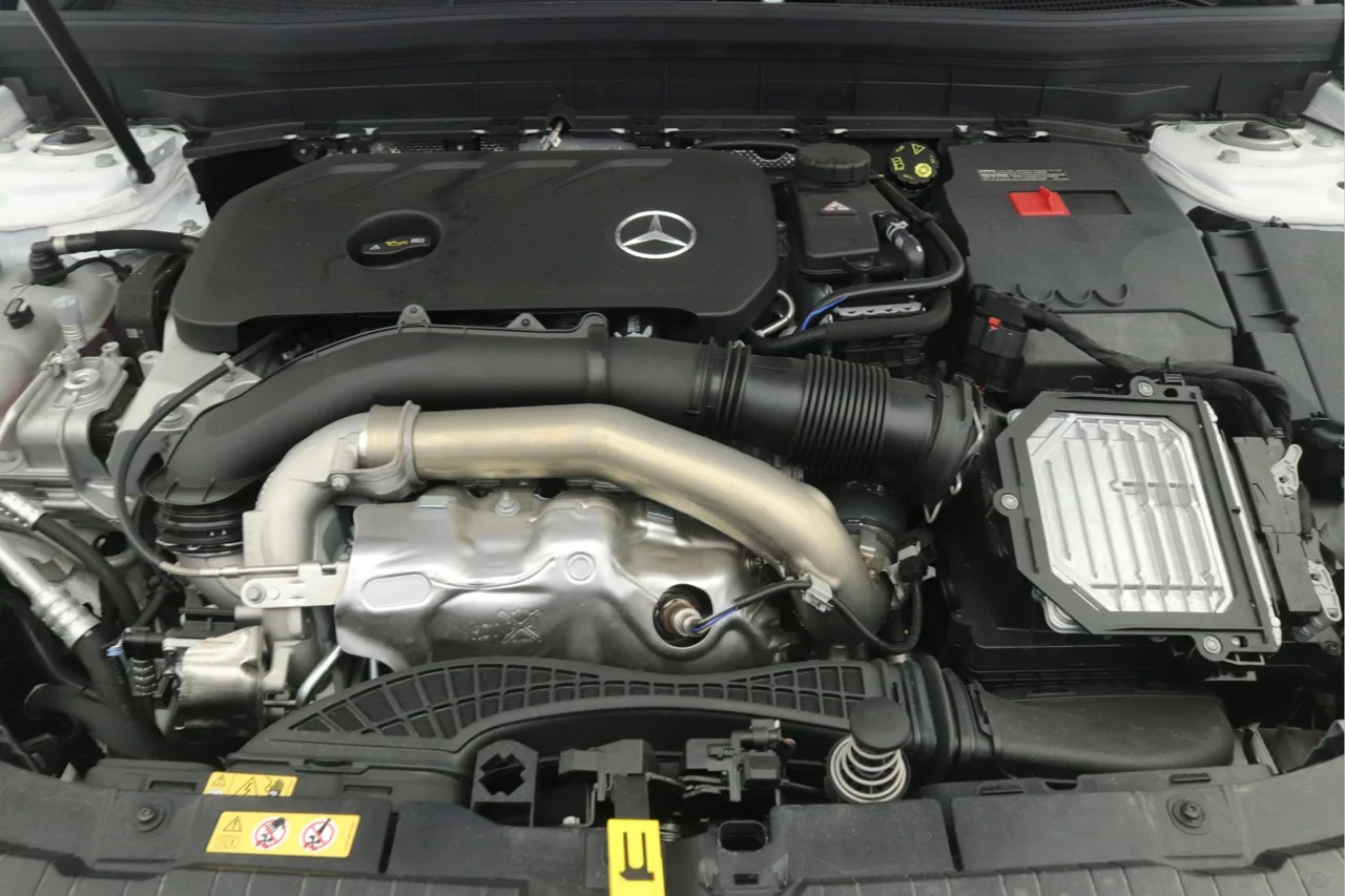 New 2026 Polar White Mercedes-Benz GLB 250 image 10