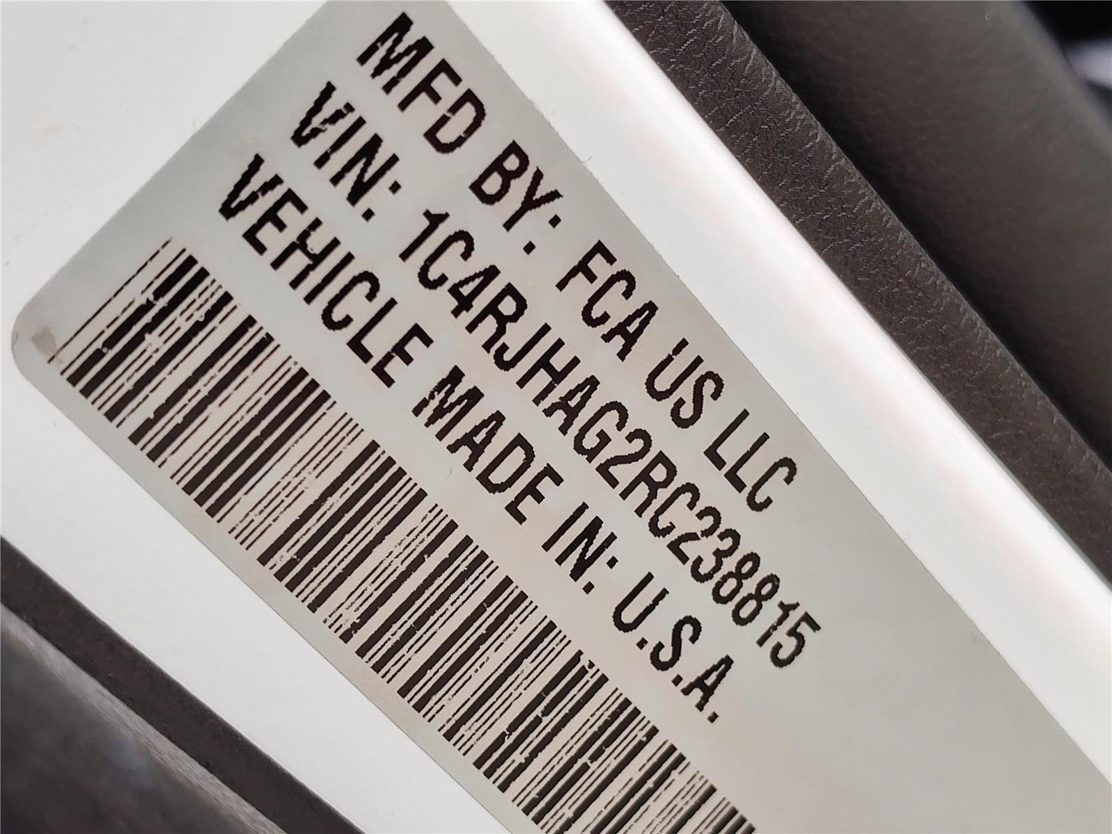 Used 2024 WHITE JEEP LARE image 14