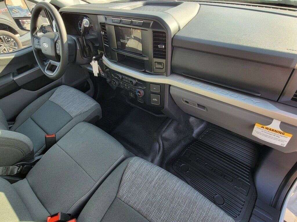 2023 Ford F-450 Super Duty Chassis Cab XLT - Photo 30