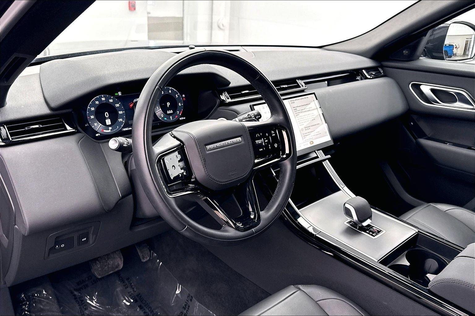 New 2026 Santorini Black Metallic Land Rover S image 7