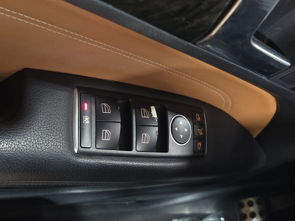 Used 2015  Mercedes-Benz E 400 image 21