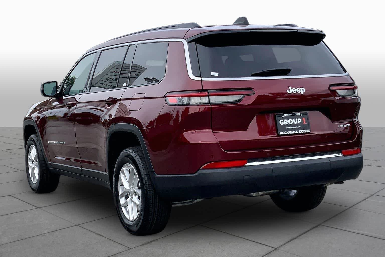 New 2026 Velvet Red Pearl-Coat Exterior Paint Jeep Laredo X image 9