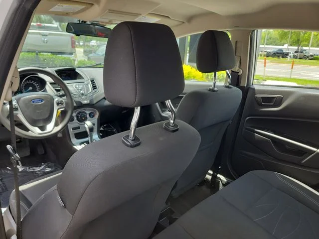 Used 2019 Ingot Silver Ford SE image 9