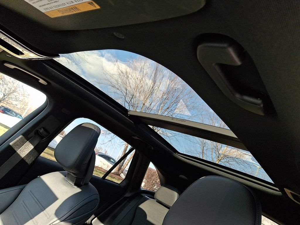 New 2026 Polar White Mercedes-Benz GLC 300 image 10