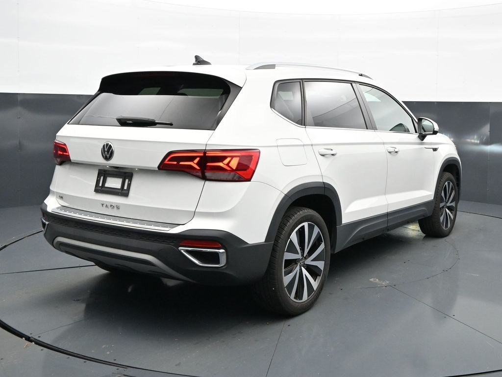 Used 2023 Pure White Volkswagen SE image 7