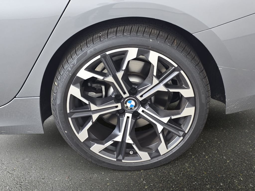 2025 BMW 3 Series 330i - Photo 37