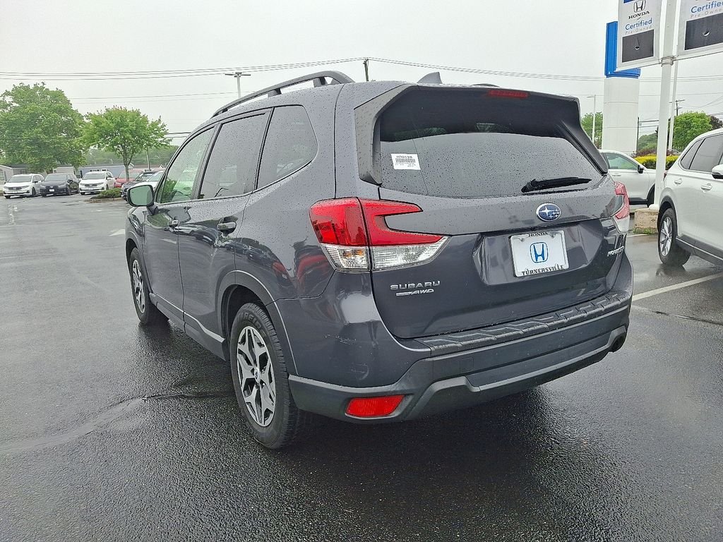 Used 2022 Gray Metallic Subaru Premium image 4