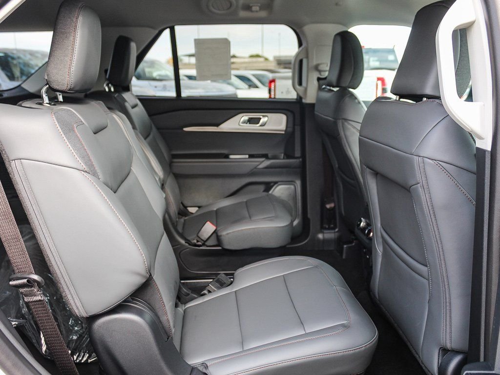 New 2026 Star White Metallic Tri-Coat Ford Active image 17