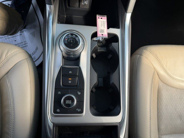 Used 2022 Red Metallic Ford Platinum image 24