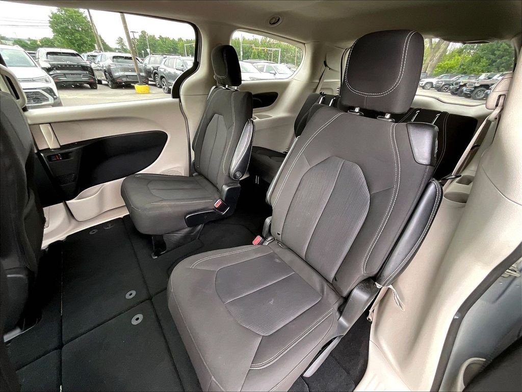 Used 2023 Velvet Red Pearlcoat Chrysler LX image 14