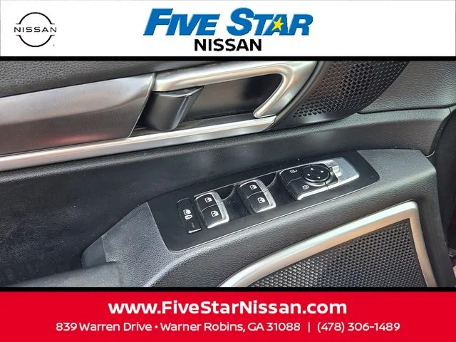 Used 2023 Red Kia S image 29