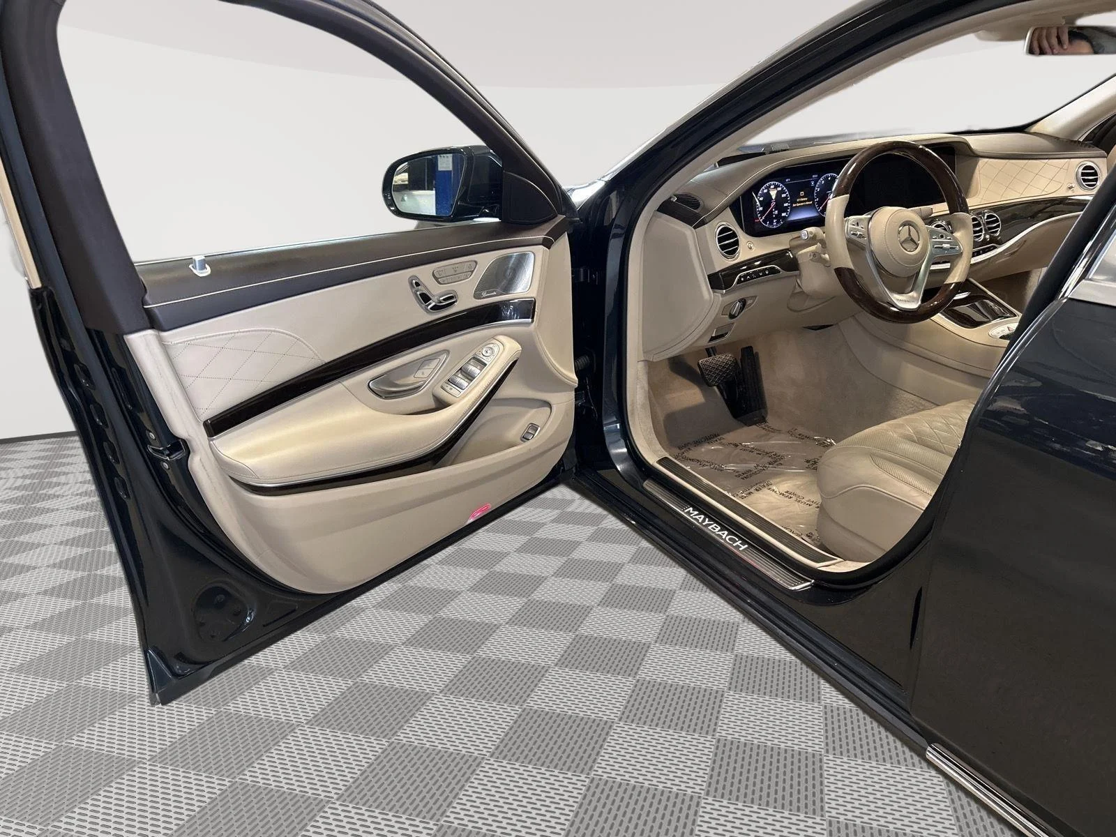 Used 2019 Anthracite Blue Metallic Mercedes-Benz Maybach S 560 image 11
