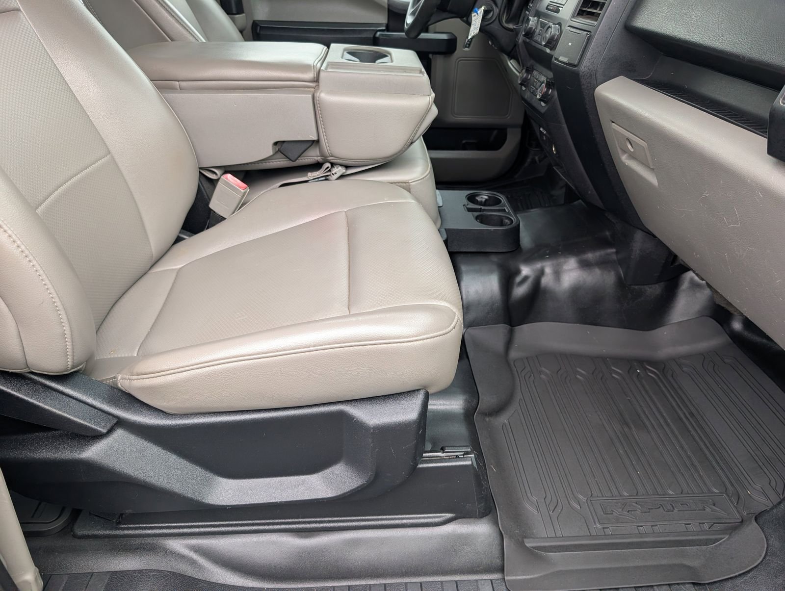 Used 2019 Oxford White Ford XL image 23