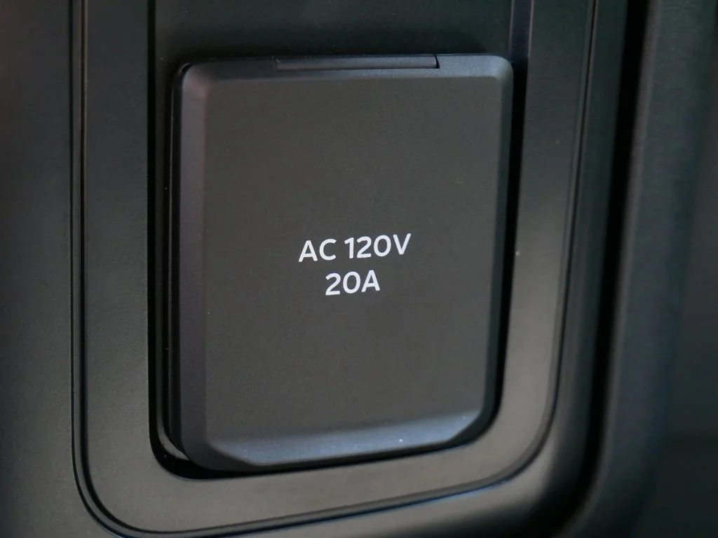 Used 2025 Black Ford XLT image 26