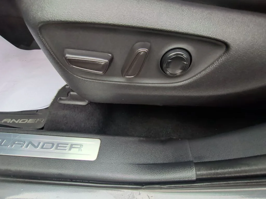 Used 2020 Gray Toyota Limited image 12