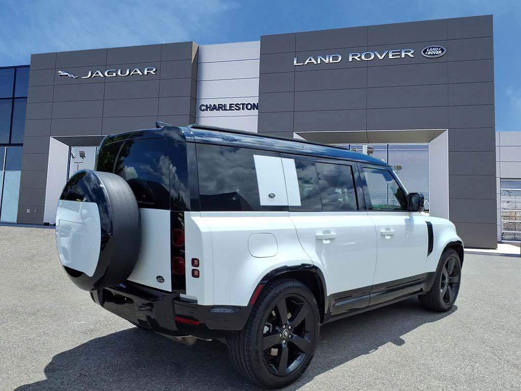 Certified Used 2023 Fuji White Land Rover X-Dynamic SE image 5