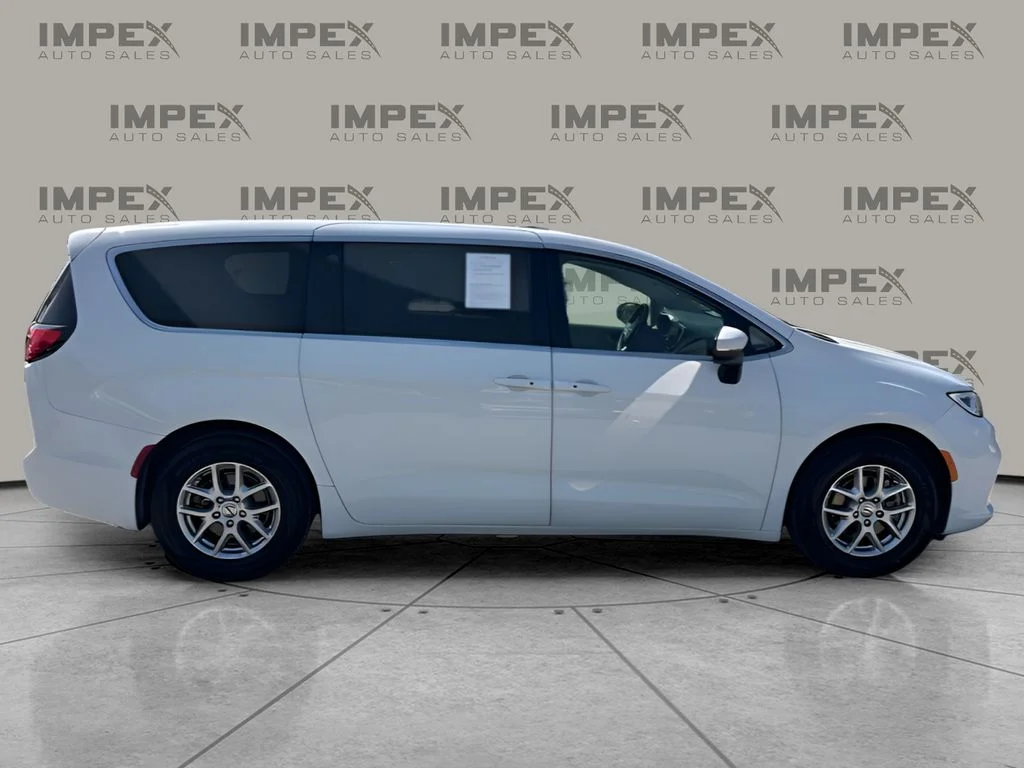 Used 2023 White Chrysler Touring L image 6
