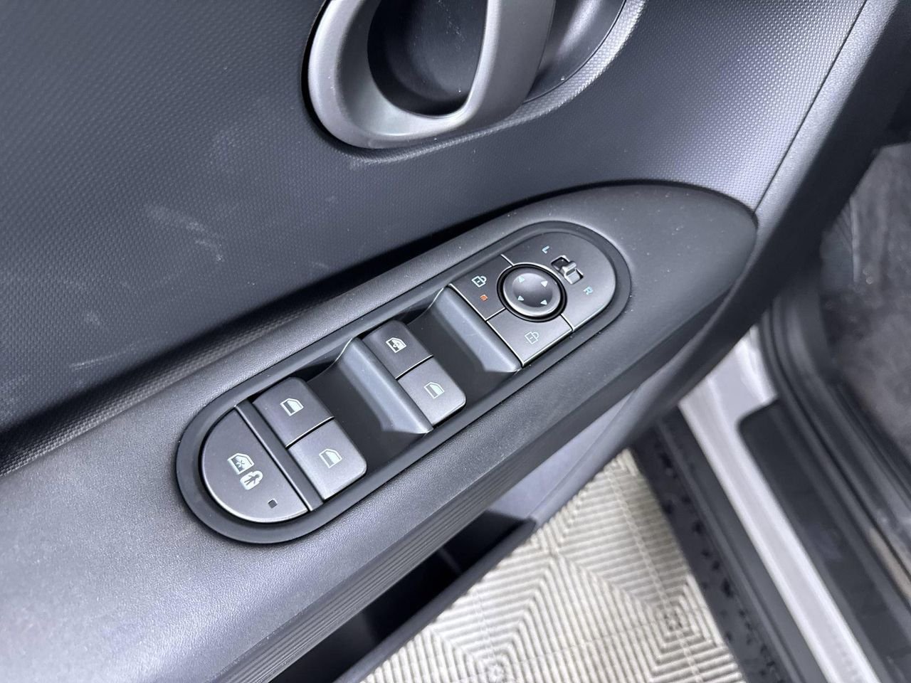 New 2027 Cyber Gray Hyundai SE image 25