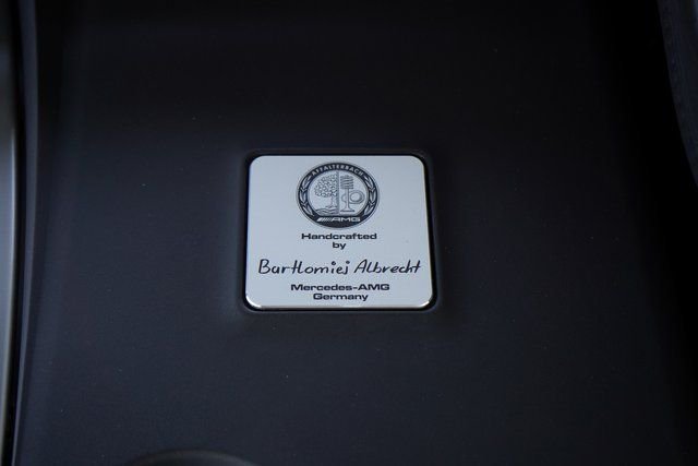 New 2026 MANUFAKTUR Moonlight White Metallic Mercedes-Benz AMG® GLE 63 S 4MATIC+ SUV image 40