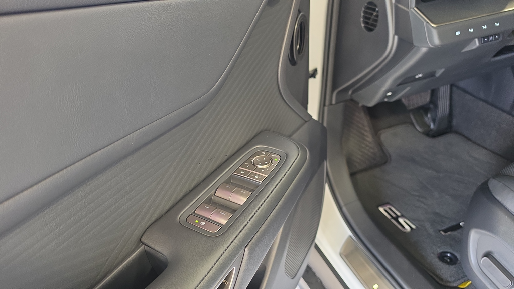 New 2026 Ultra White Lexus ES 500e PREMIUM AWD image 13