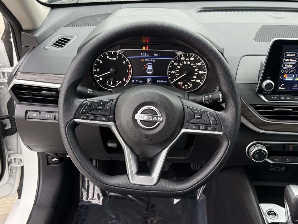 Used 2025 White Nissan 2.5 SV image 17