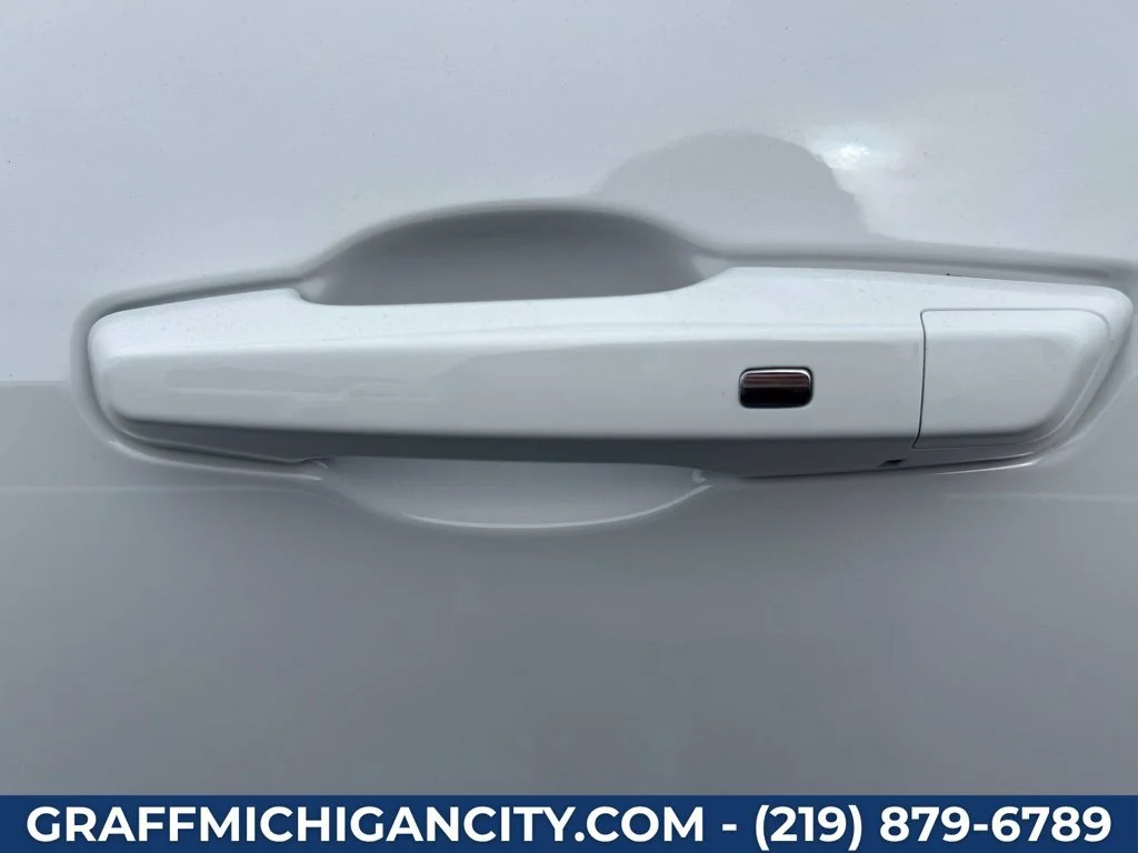 New 2027 Summit White Chevrolet LT image 42