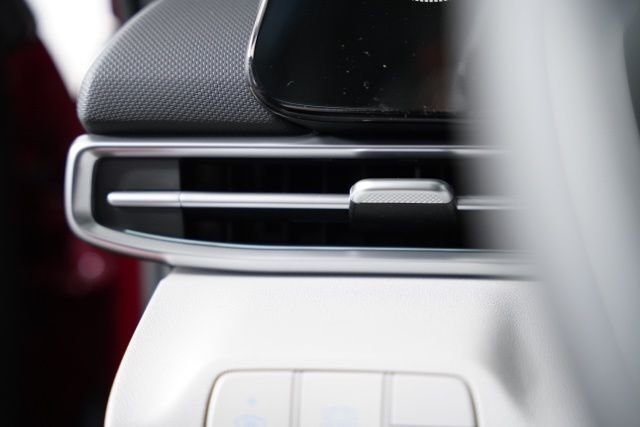 2025 Hyundai Elantra Limited - Photo 20