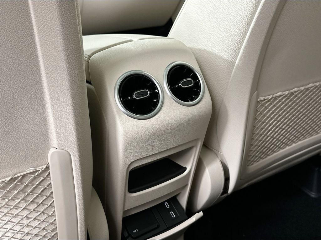 New 2026 Polar White Mercedes-Benz GLB 250 image 25