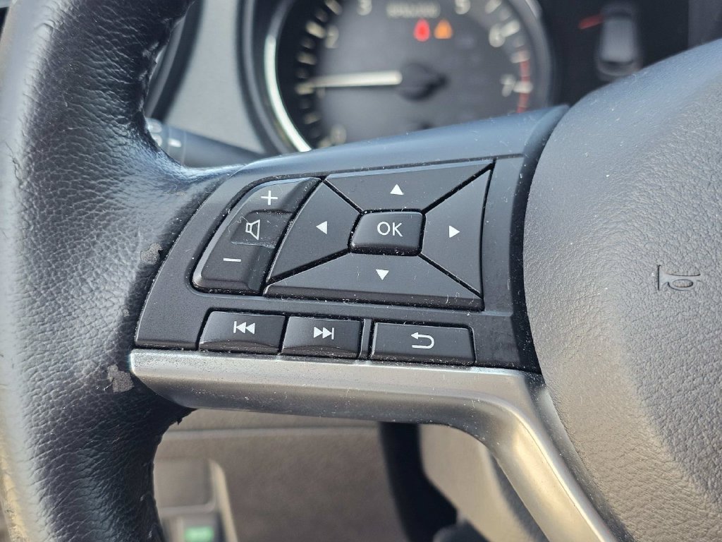 Used 2020 Gray Nissan SL image 27