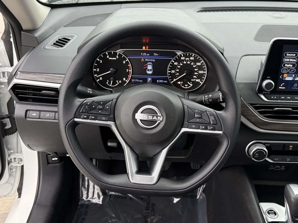 Used 2025 White Nissan 2.5 SV image 17