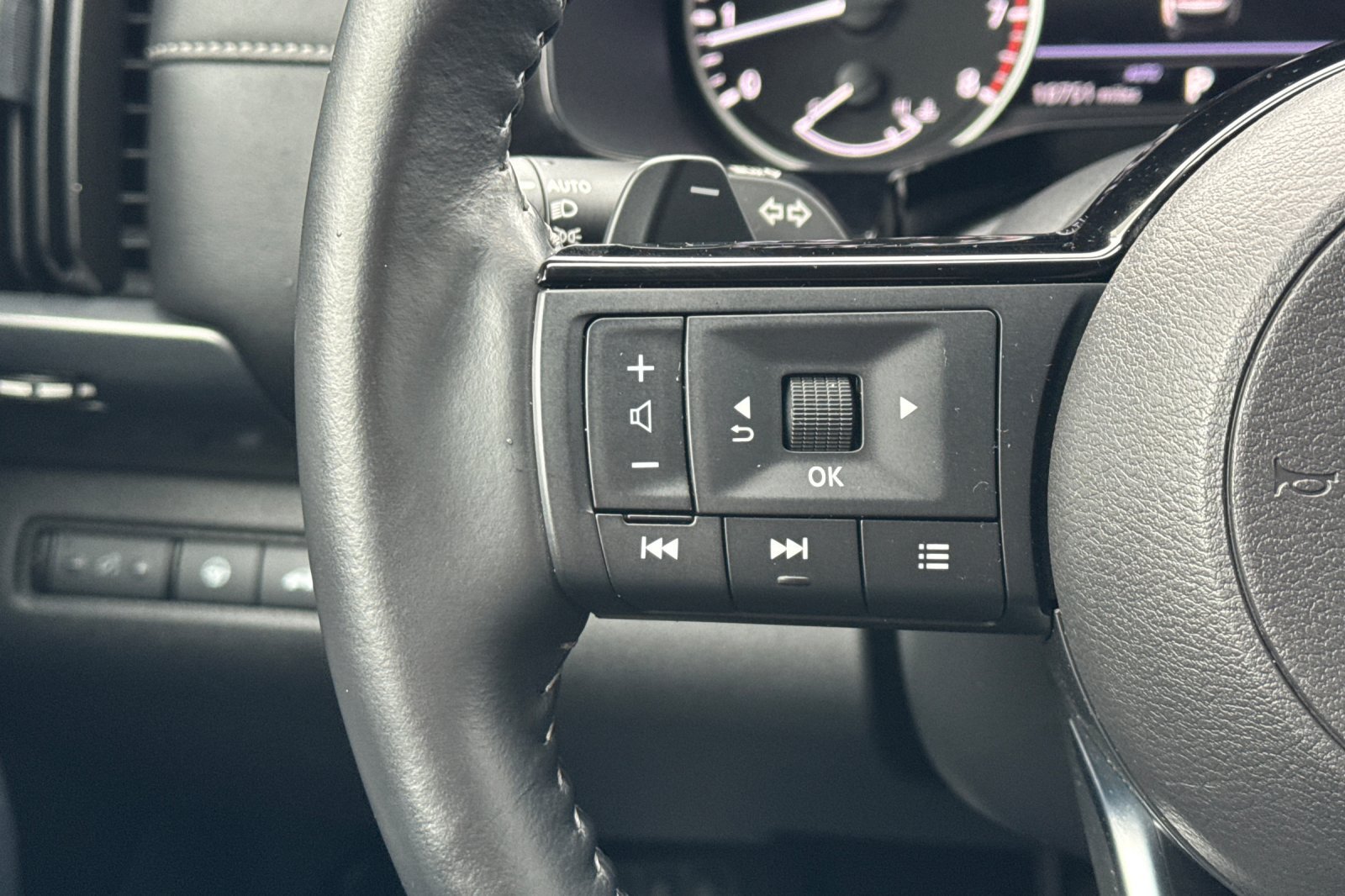 2025 Nissan Pathfinder SL - Photo 74