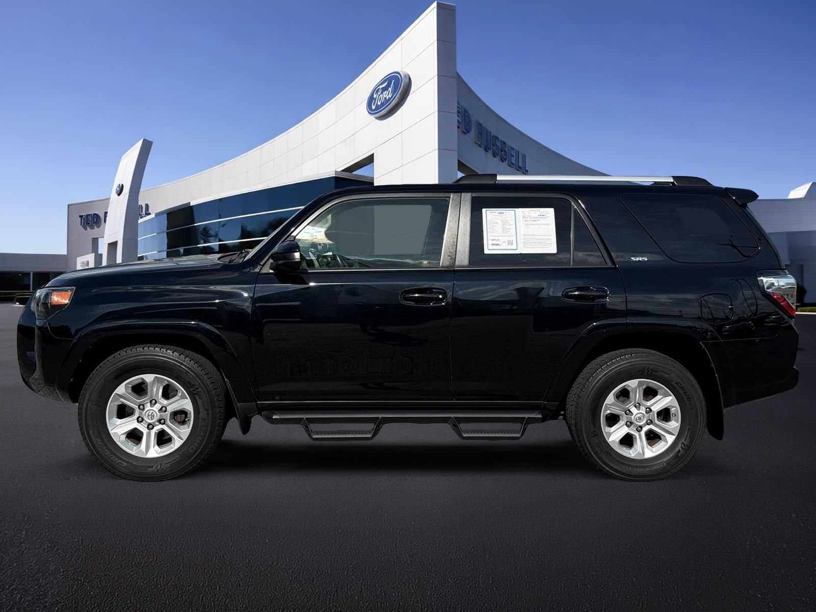 Used 2020 Midnight Black Metallic Toyota SR5 image 9
