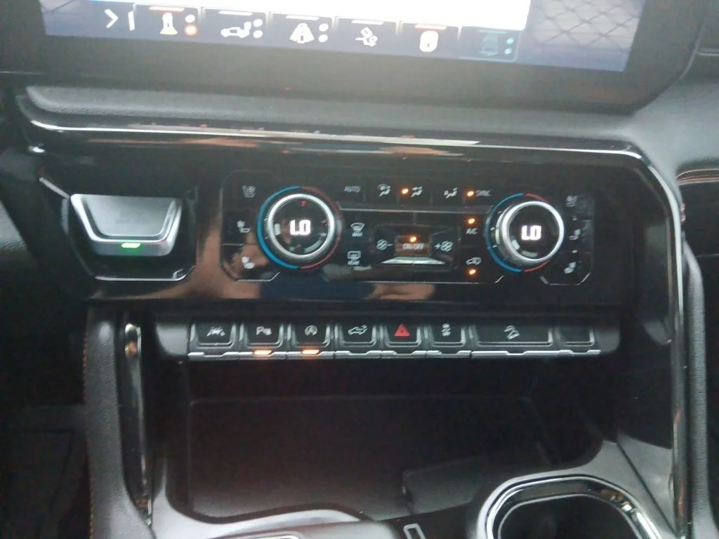 Used 2024 Summit White GMC AT4 image 21