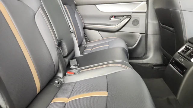 2025 Mazda CX-70 Premium Package - Photo 32