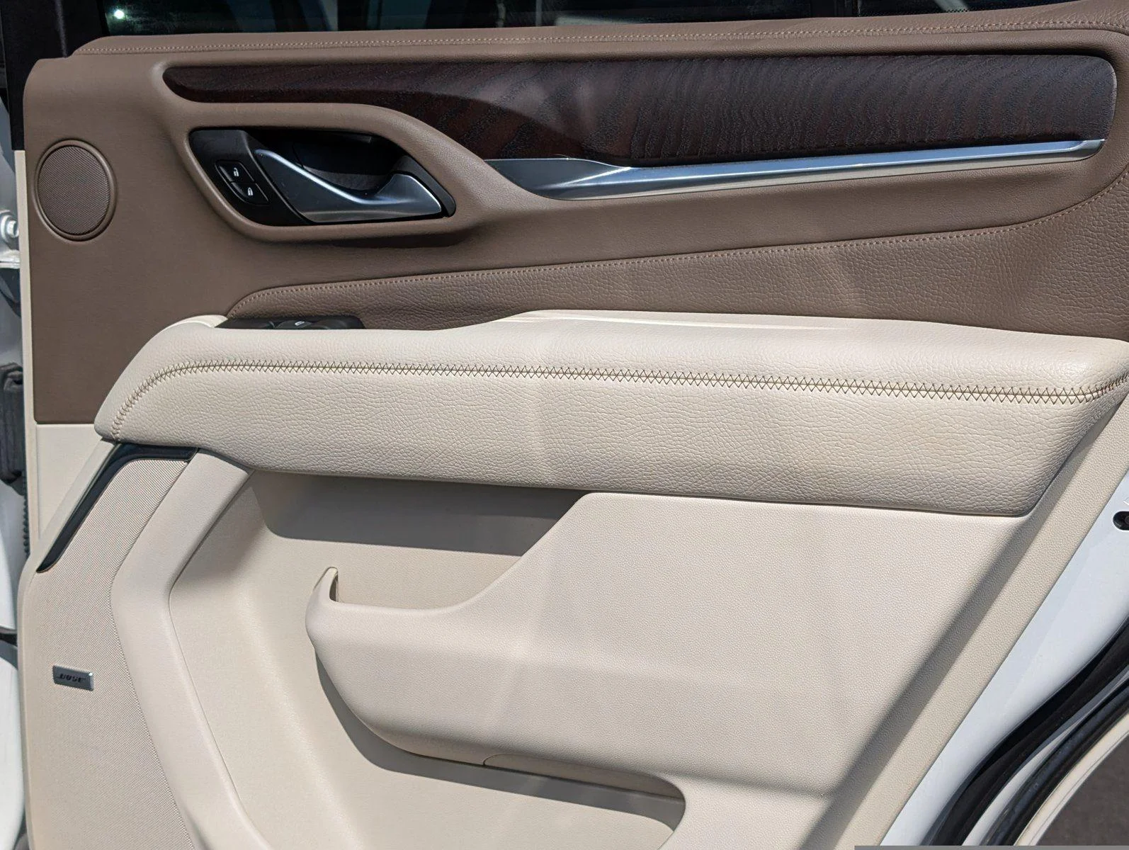 Used 2022 White Frost Tricoat GMC Denali image 38