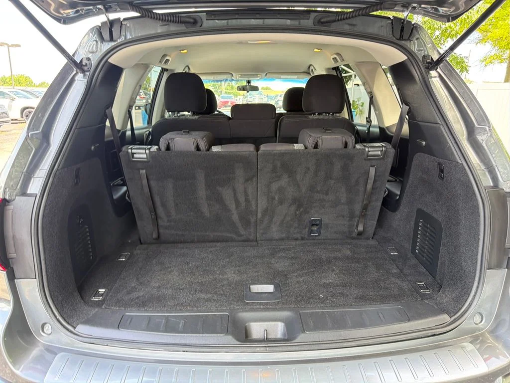 Used 2020 Gray Nissan S image 27