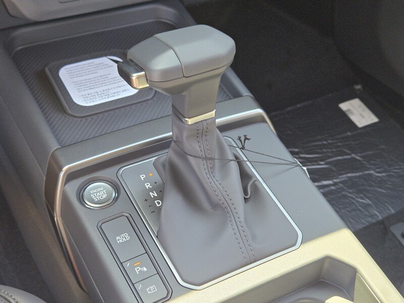 New 2027 Pale Gray Kia EX image 15