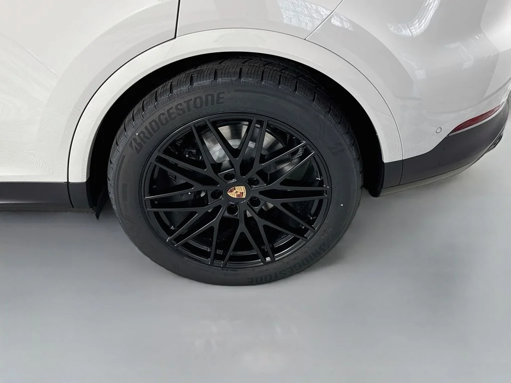 Certified Used 2025  Porsche  image 29