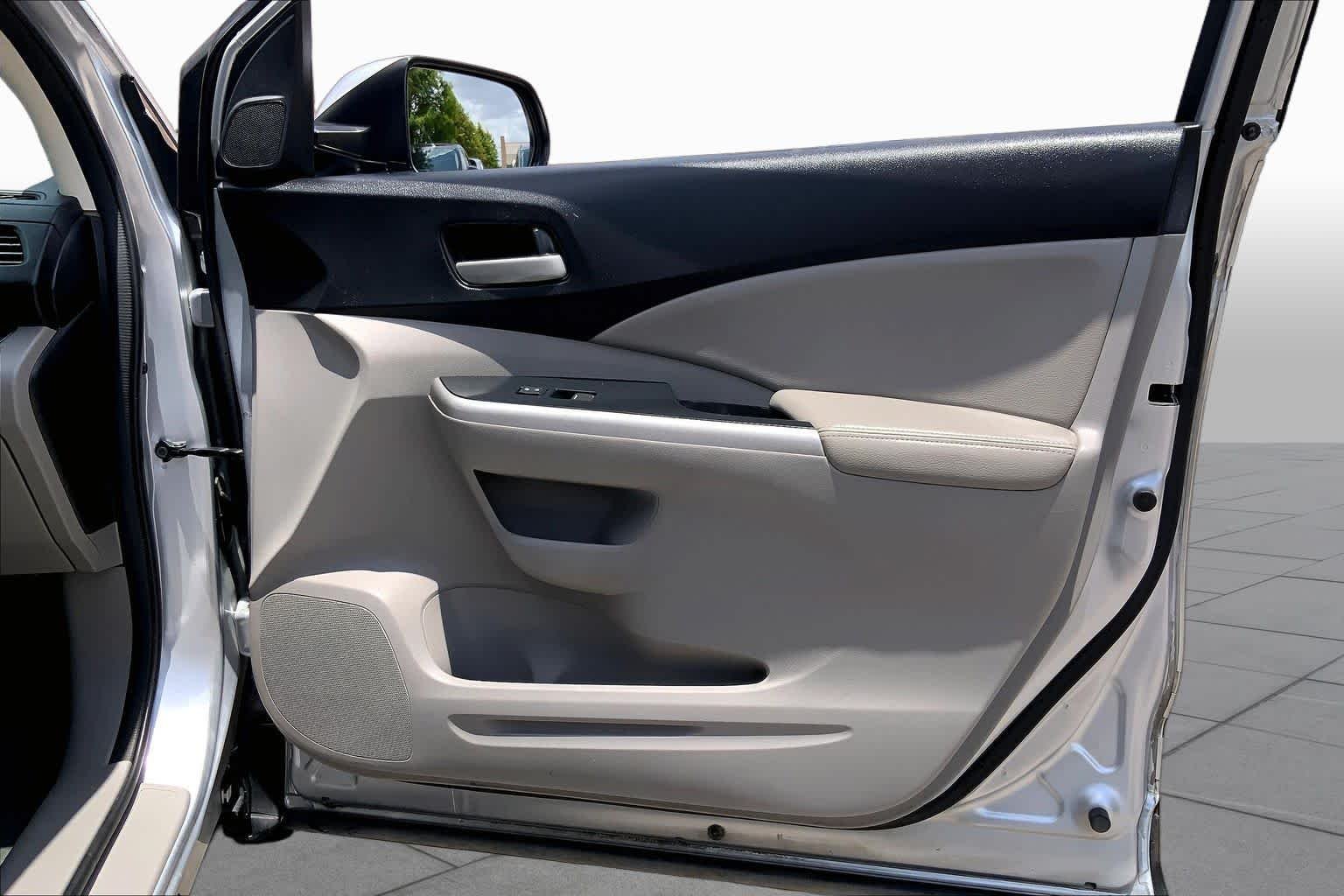 Used 2014 Alabaster Silver Metallic Honda EX-L image 22