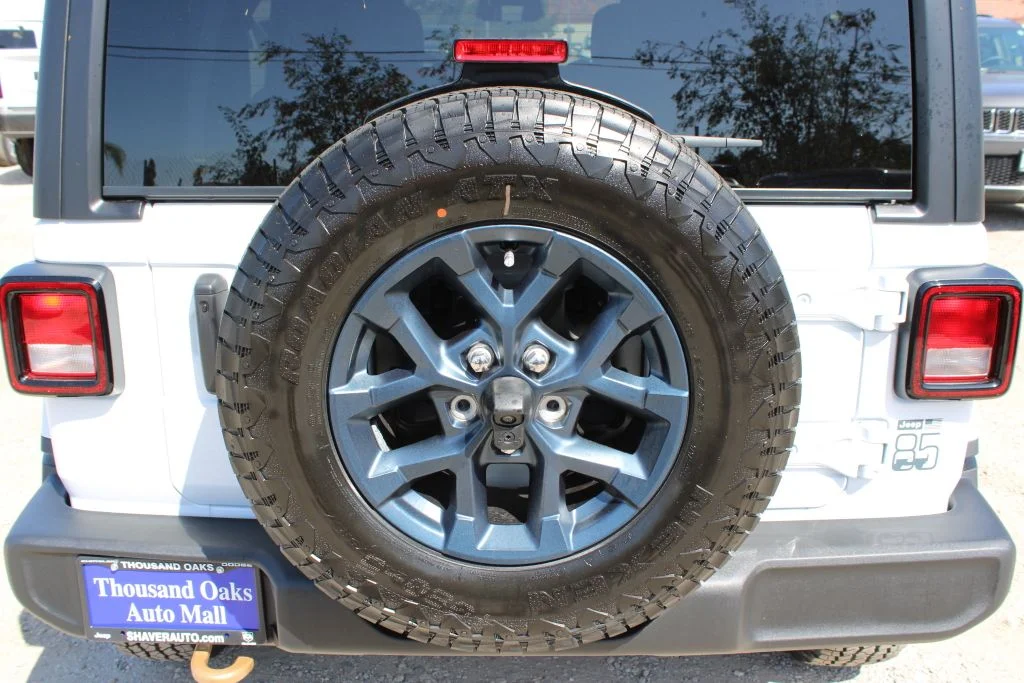 New 2026 Bright White Clear-Coat Exterior Paint Jeep 85th Anniversary Edition image 9