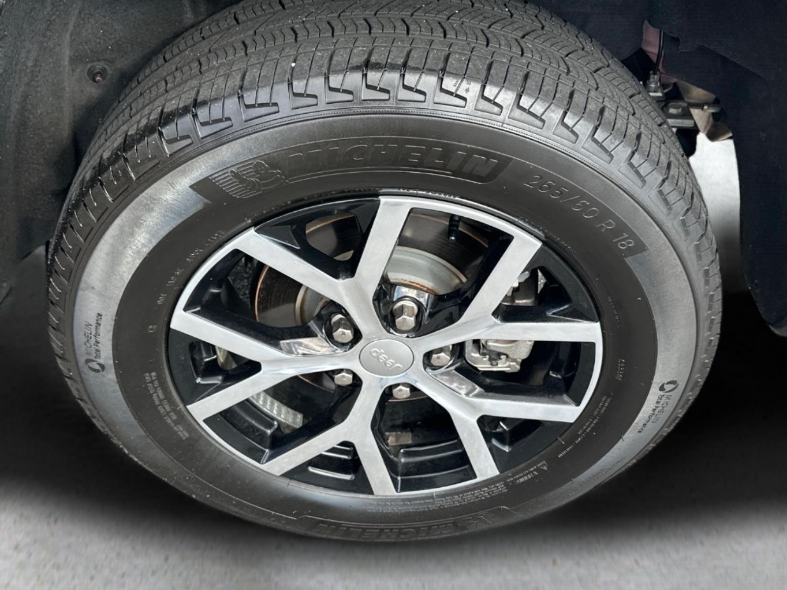 Used 2024 Velvet Red Pearlcoat Jeep Limited image 12