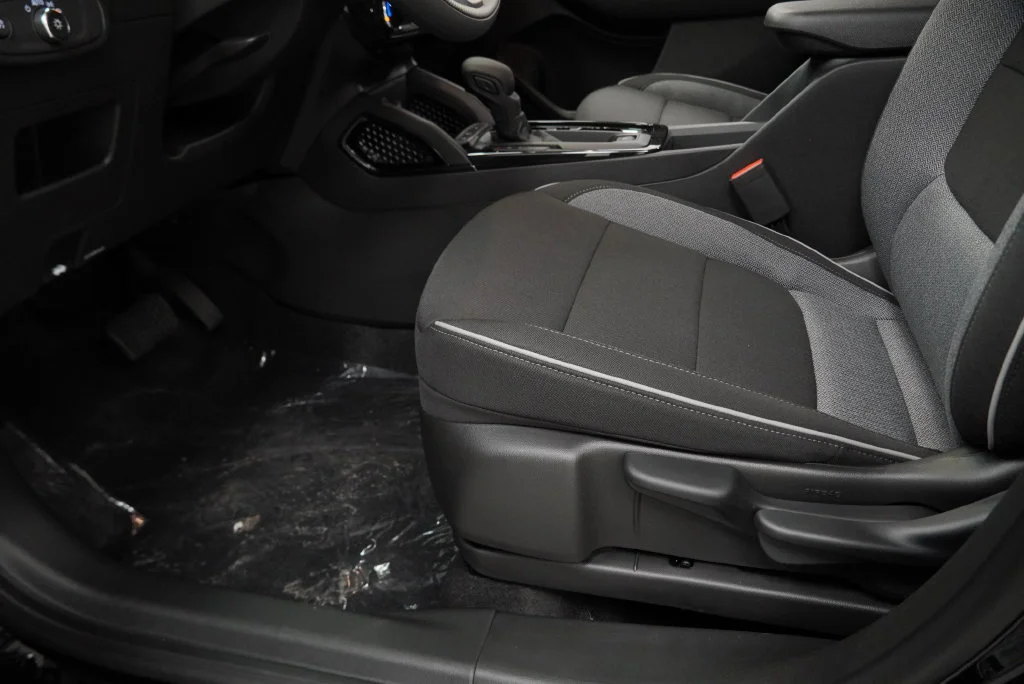 New 2026 Mosaic Black Metallic Chevrolet LT image 30