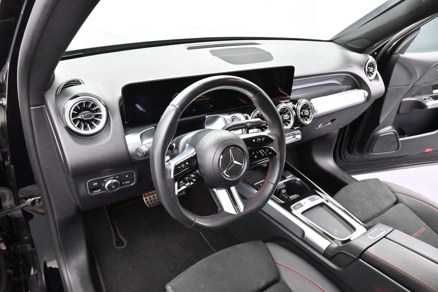 Used 2024 Black Mercedes-Benz GLB 250 image 16