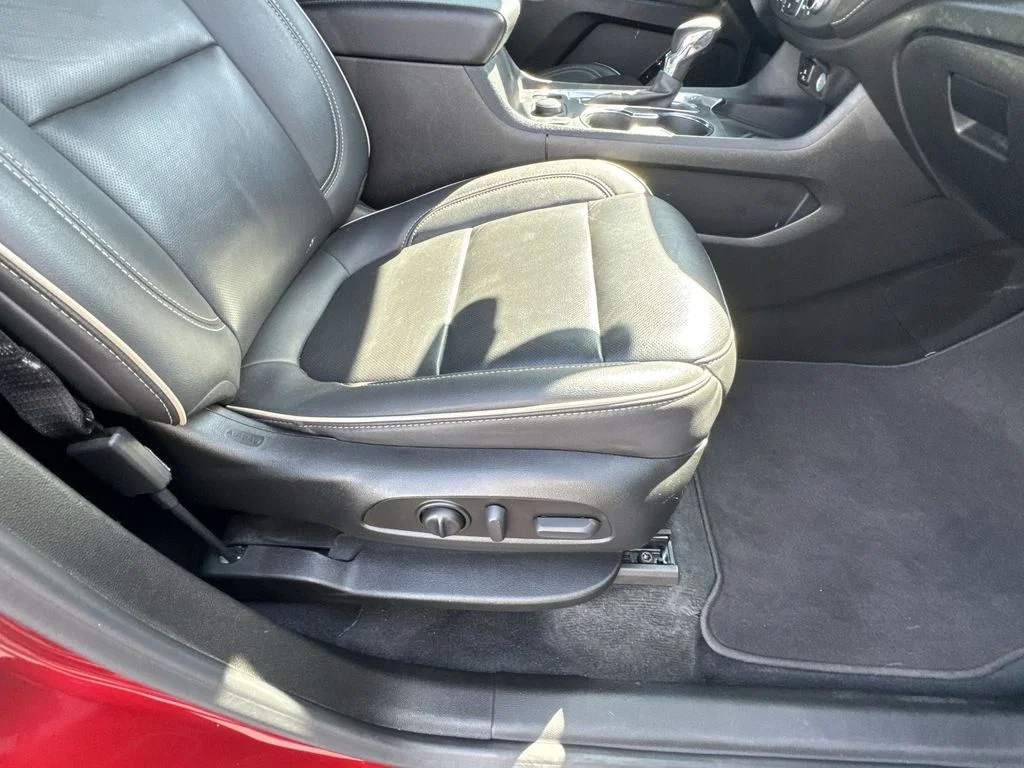 Used 2023 Red Chevrolet Premier image 28