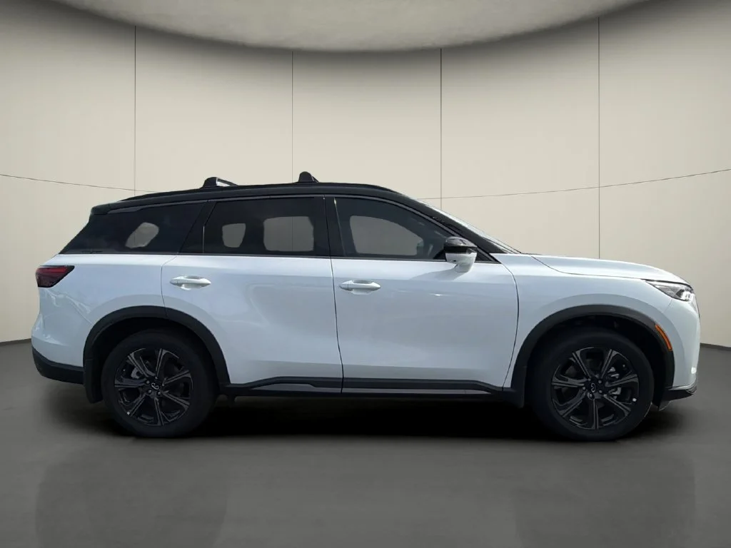 New 2027 2T RAD WHT INFINITI Autograph AWD image 8
