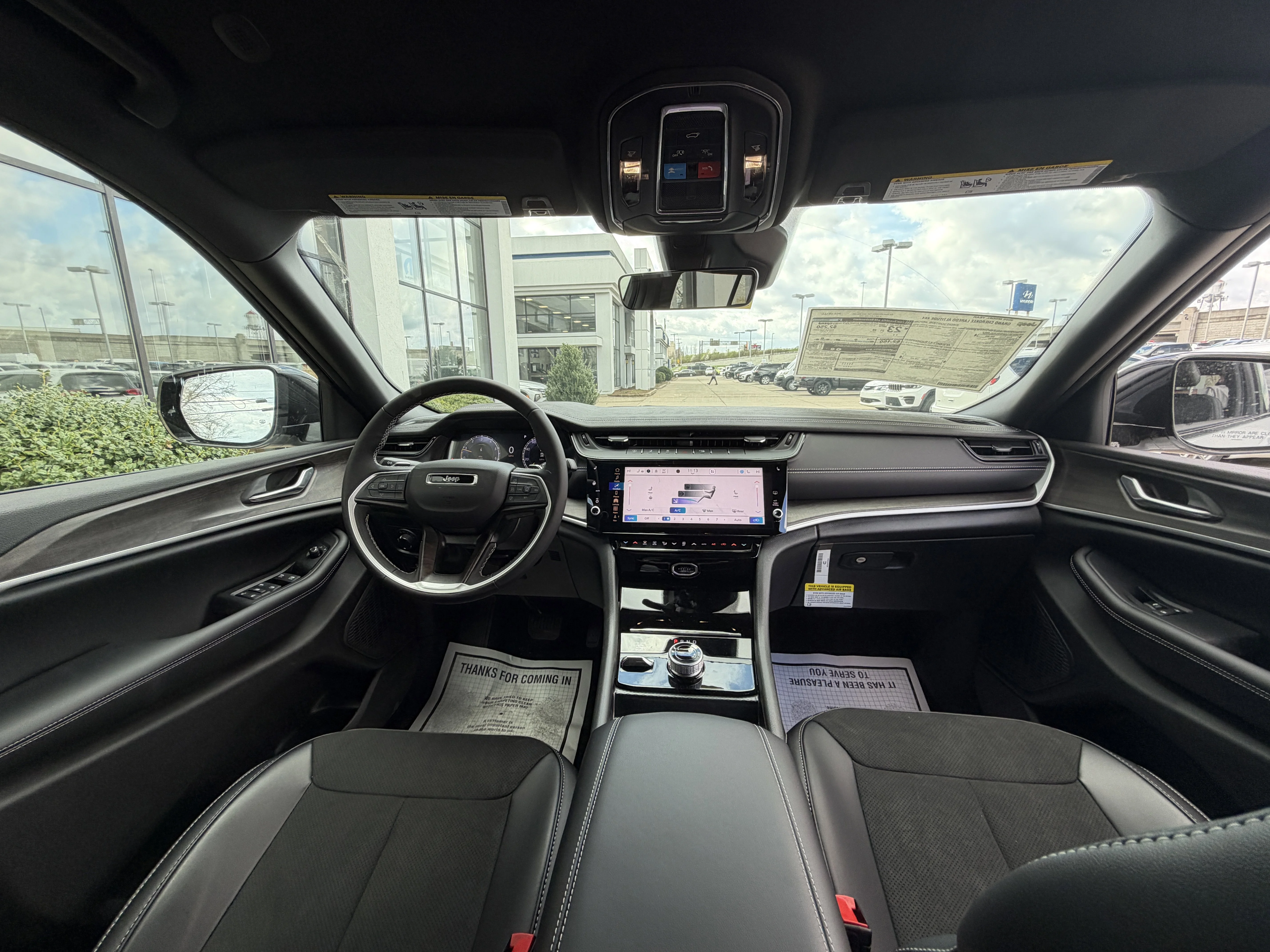 New 2026 Bright White Clear-Coat Exterior Paint Jeep Altitude image 28