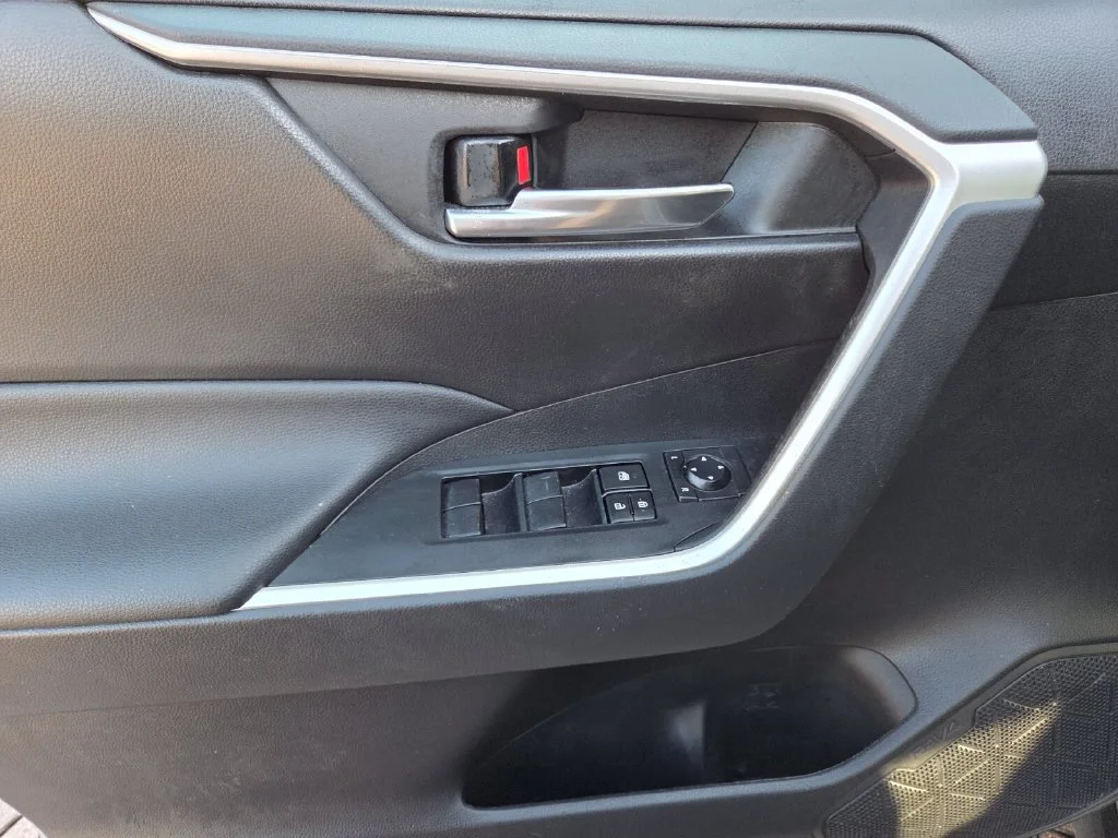 Certified Used 2021 Silver Toyota XLE image 27