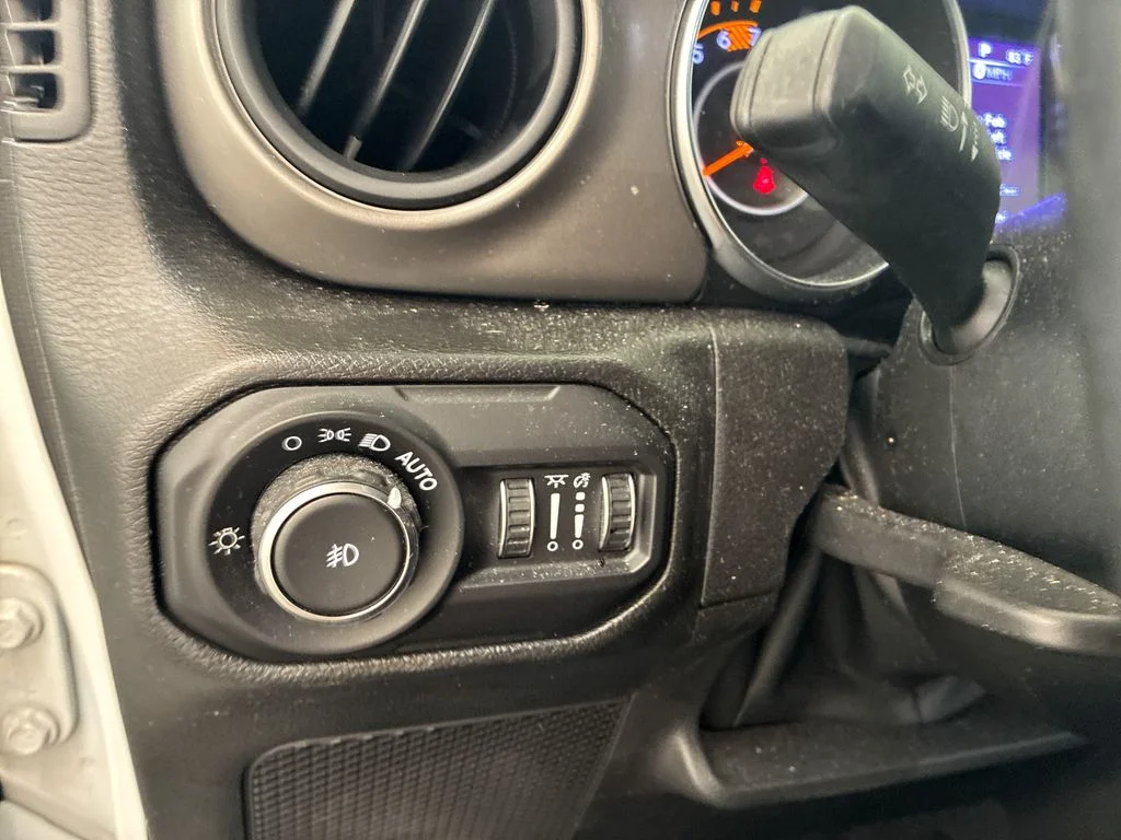 Used 2022 White Jeep Unlimited Sport S image 26